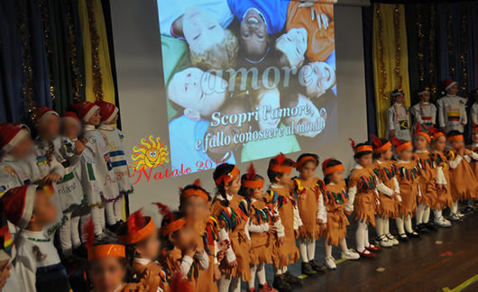Bambini della scuola Leader Baby durante la recita di Natale 2011